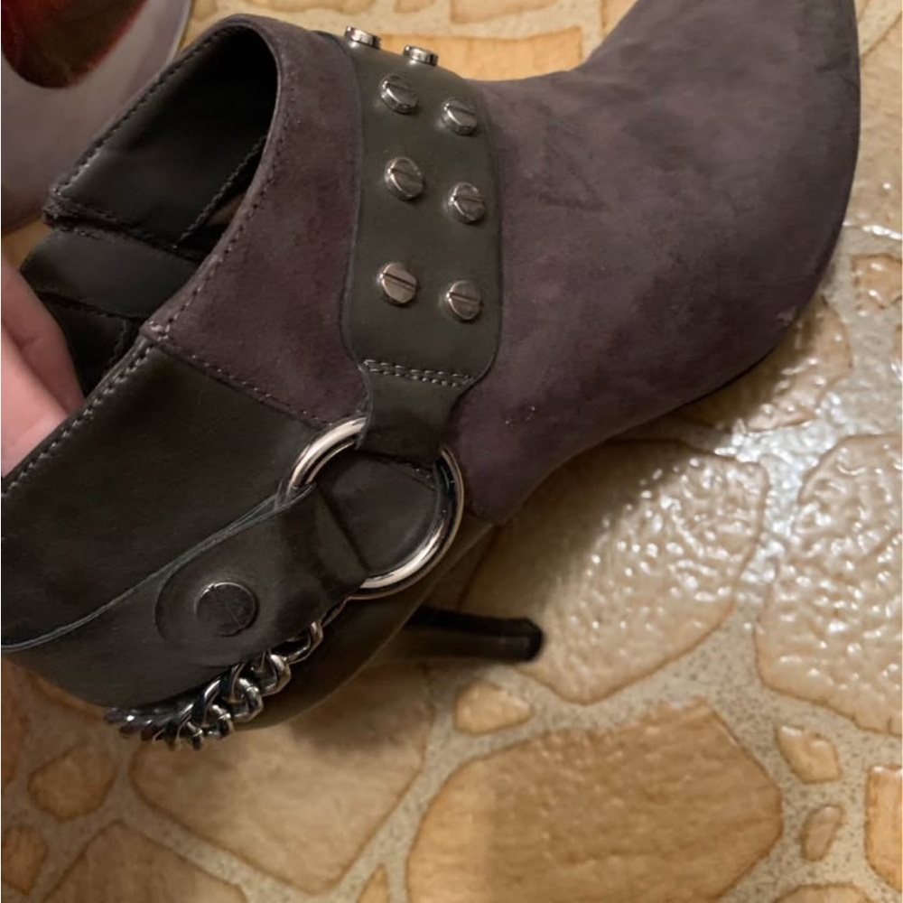 Stylish Gray Ankle Boots jennifer lopez